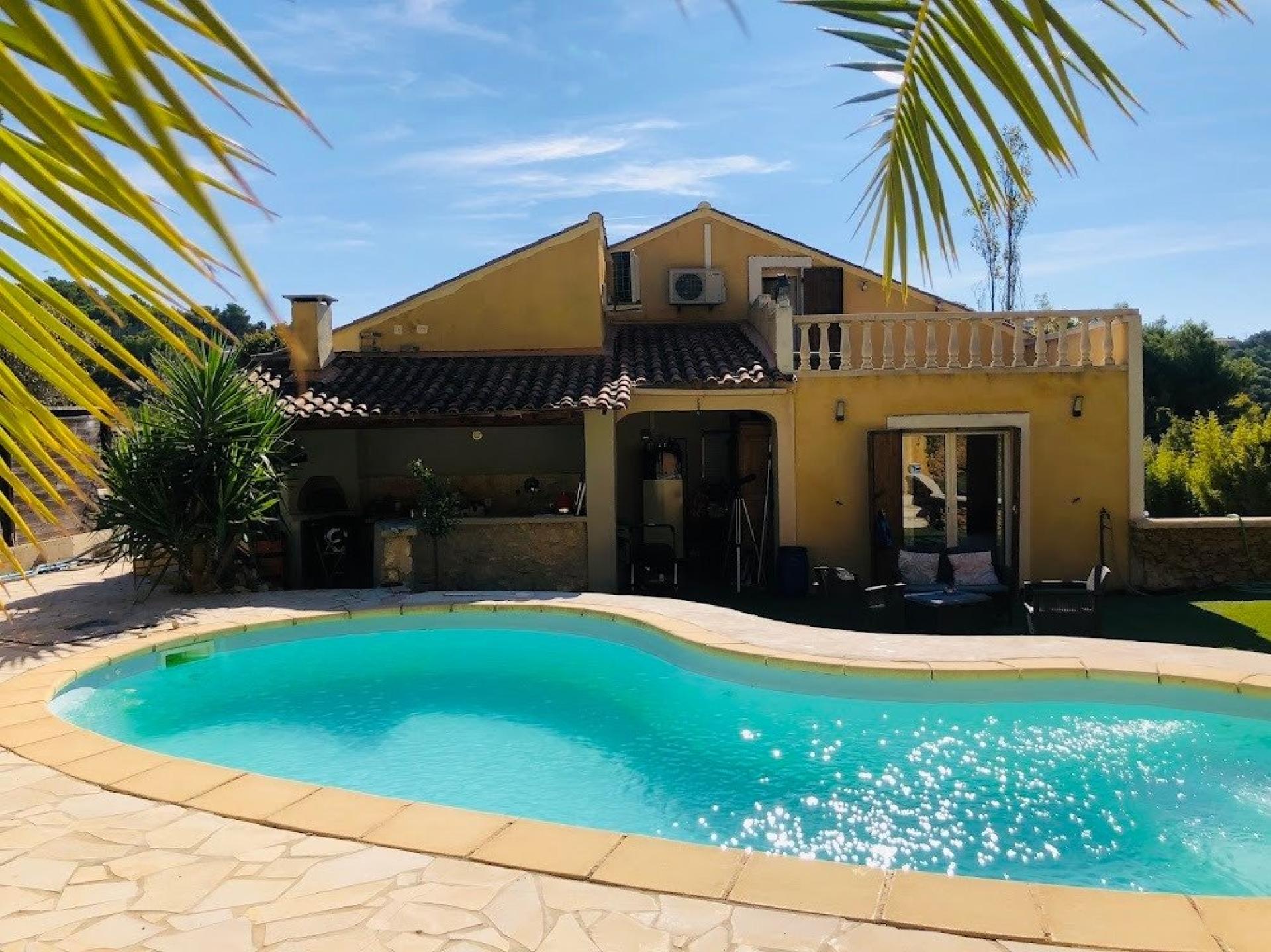 Photo 2 of the listing.