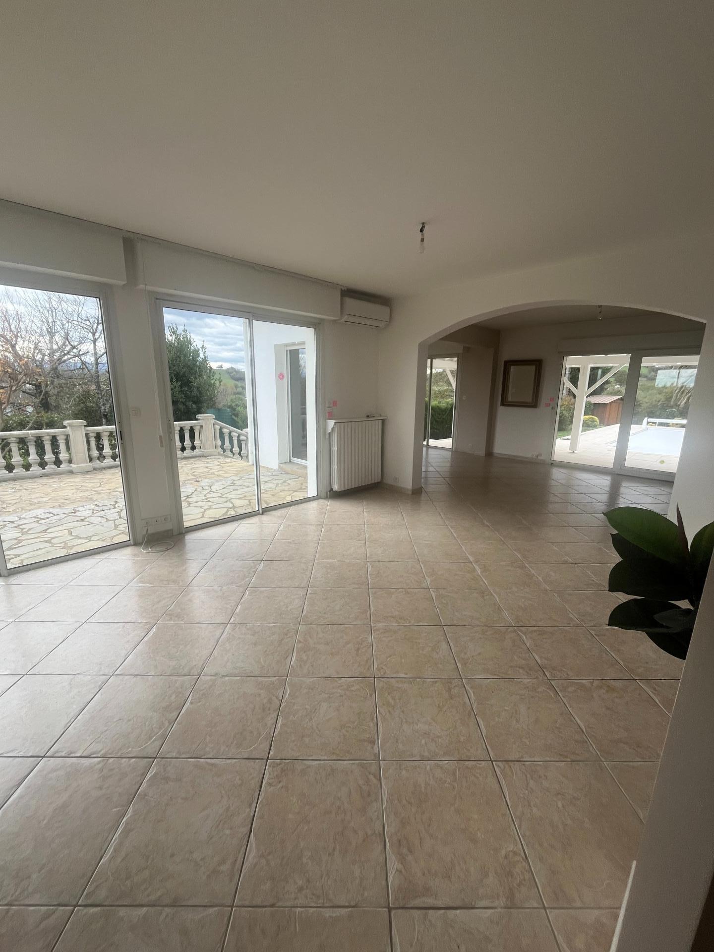 Photo 11 of the listing.