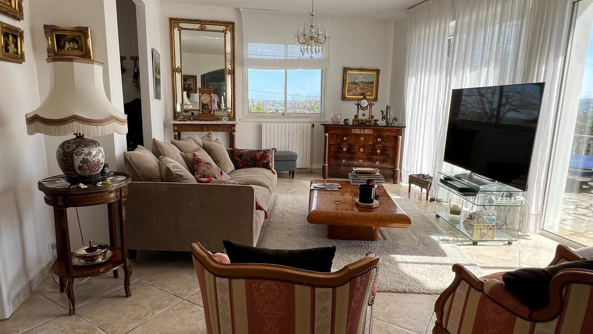 Photo 10 of the listing.