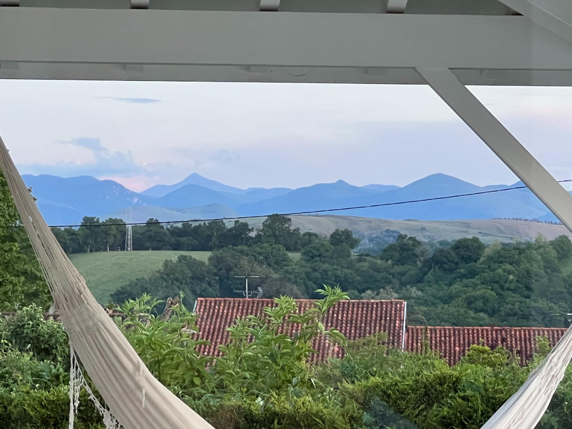 Photo 4 of the listing.