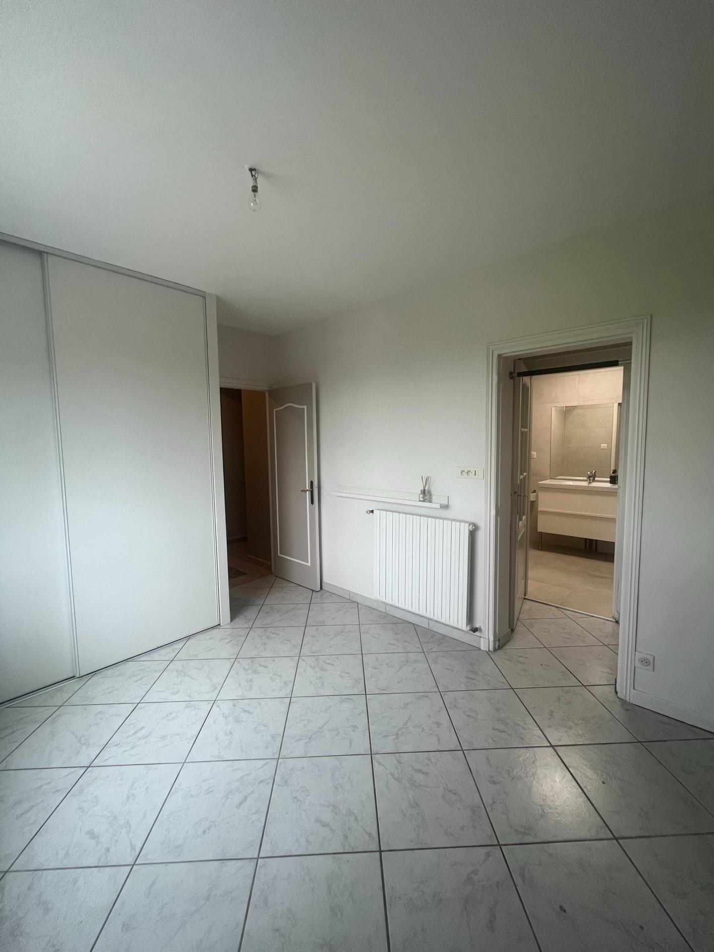 Photo 13 of the listing.