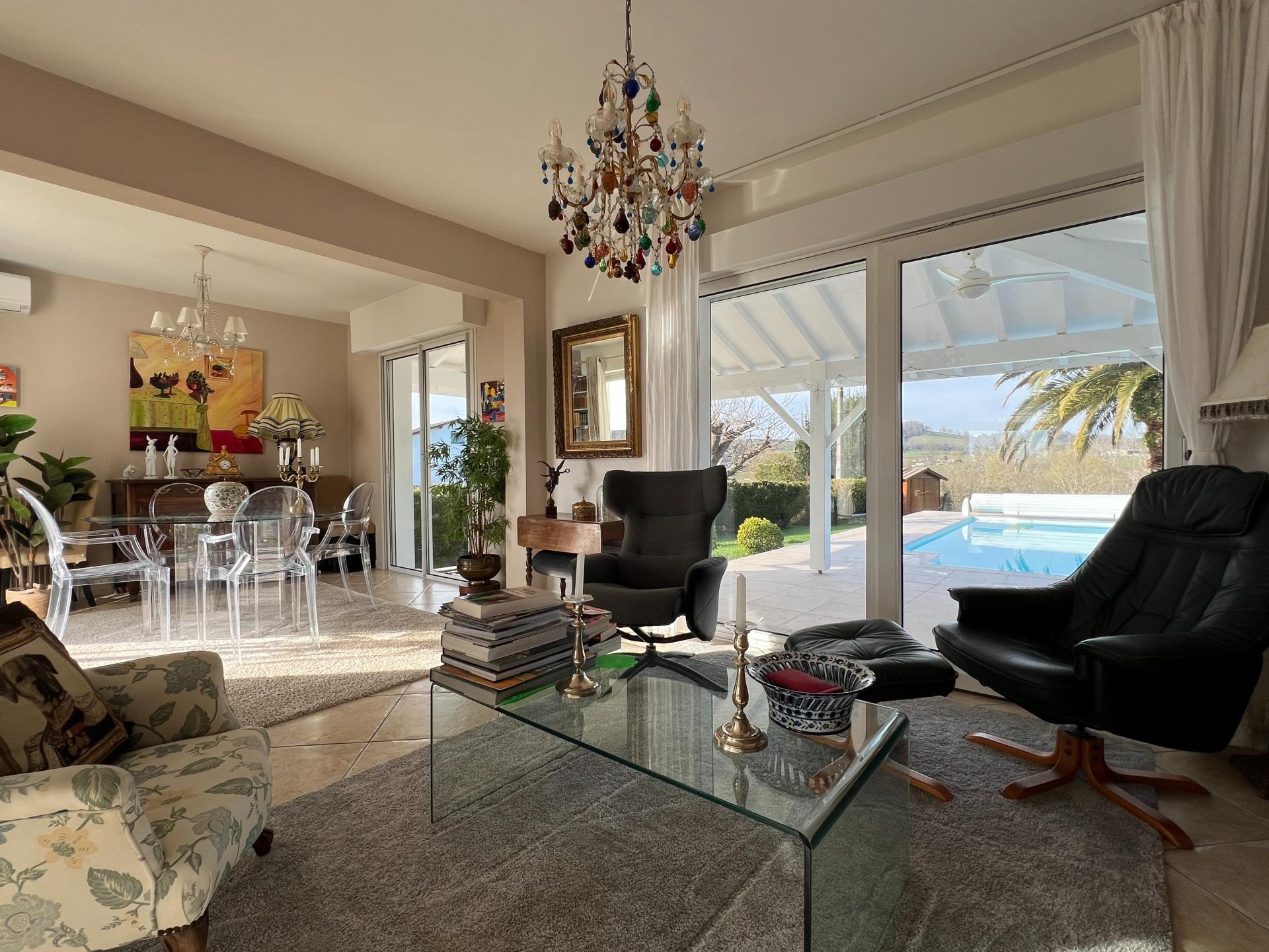 Photo 9 of the listing.