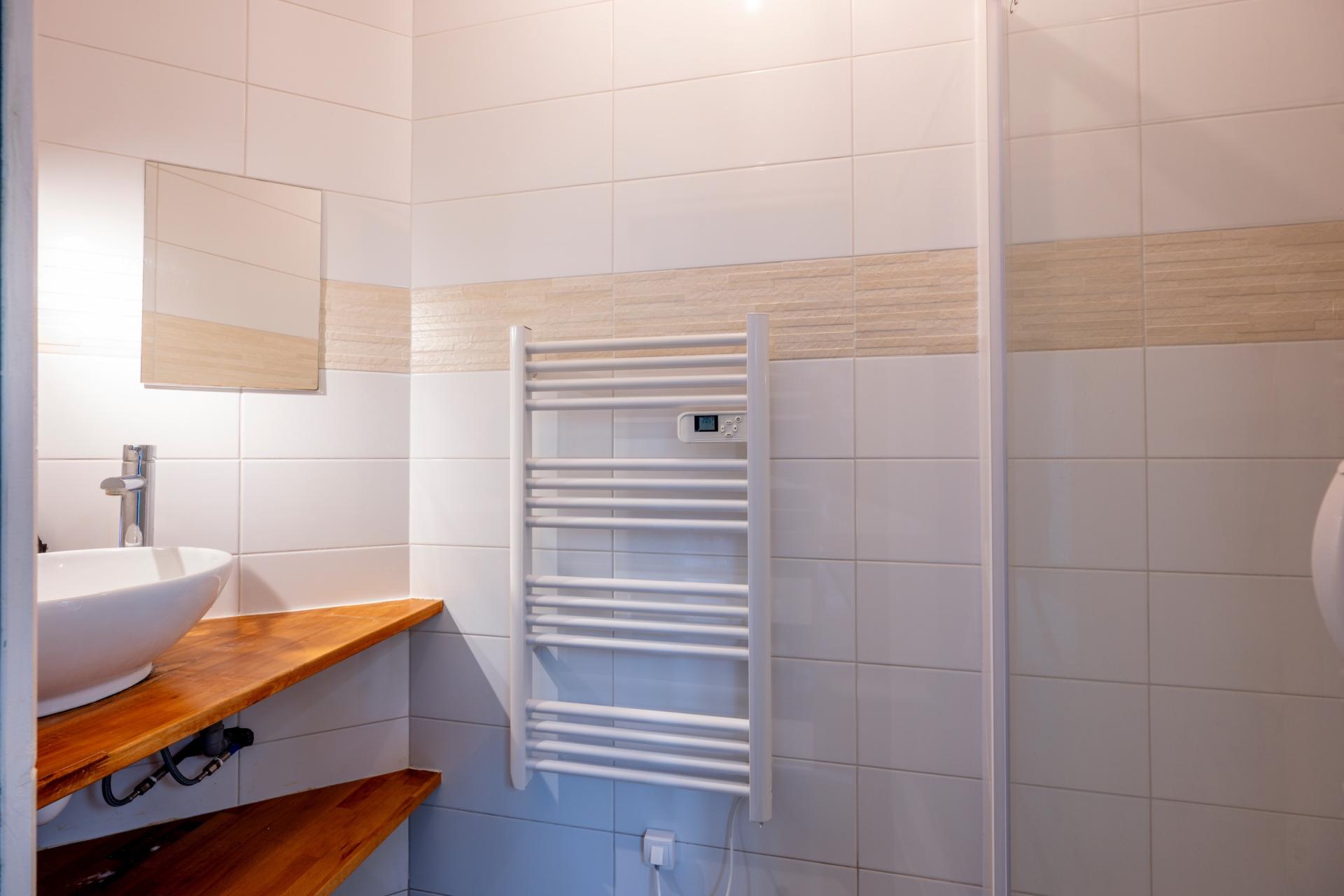 Photo 8 of the listing.