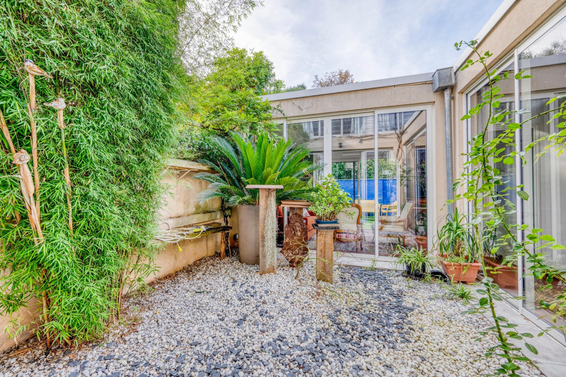 Photo 4 of the listing.