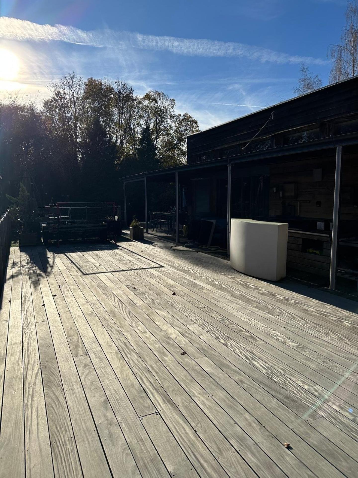 Photo 8 of the listing.