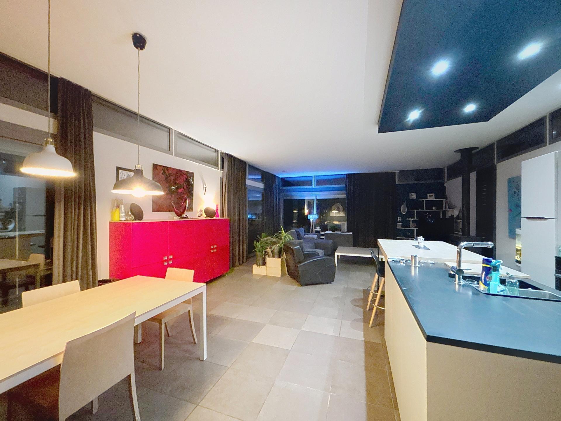 Photo 2 of the listing.