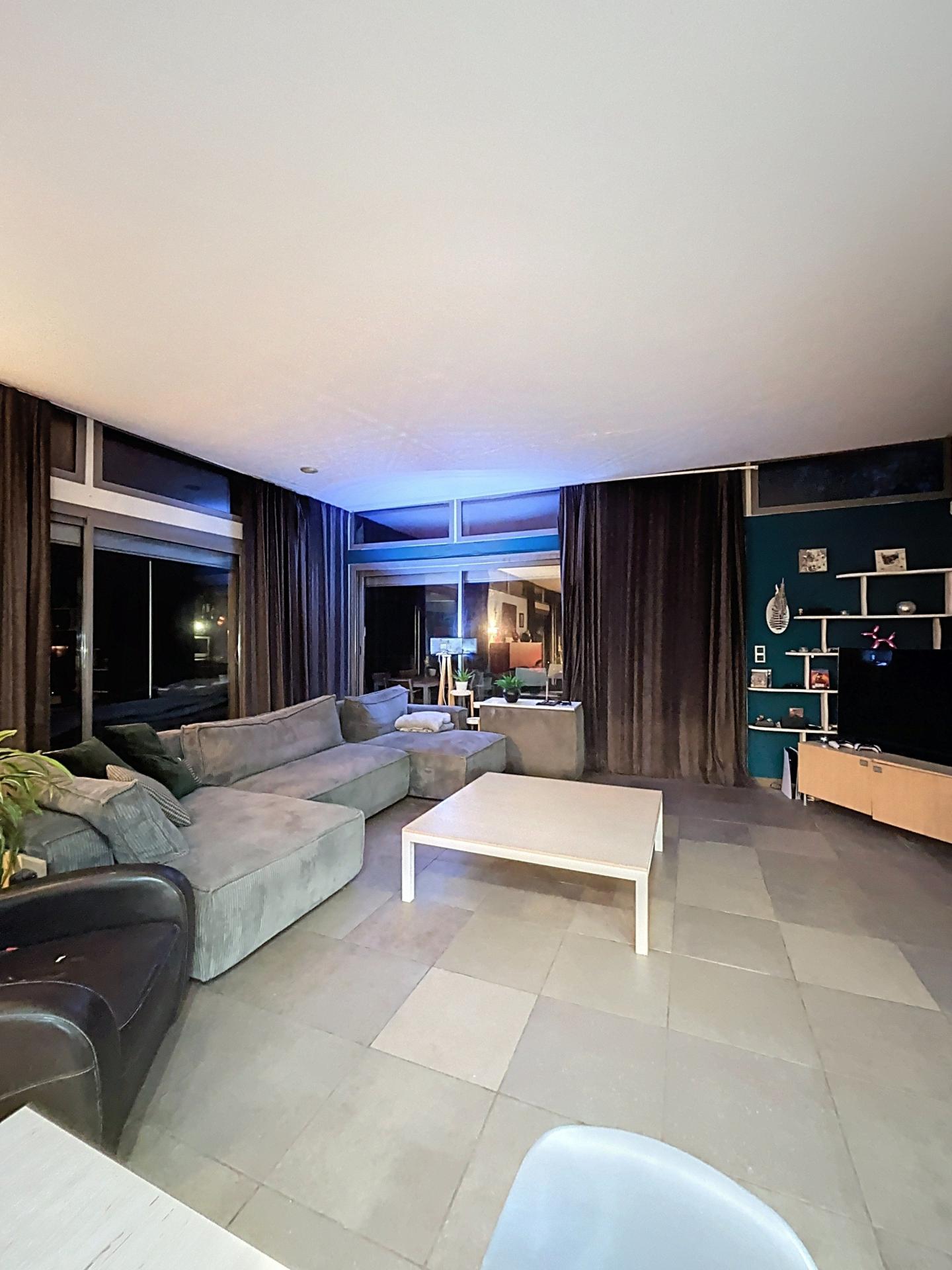 Photo 3 of the listing.