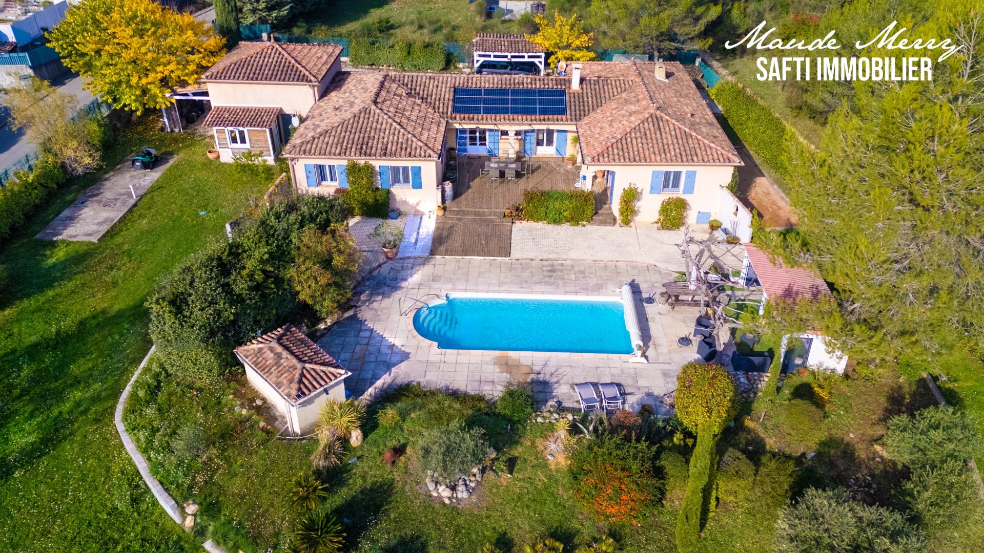 Photo 4 of the listing.