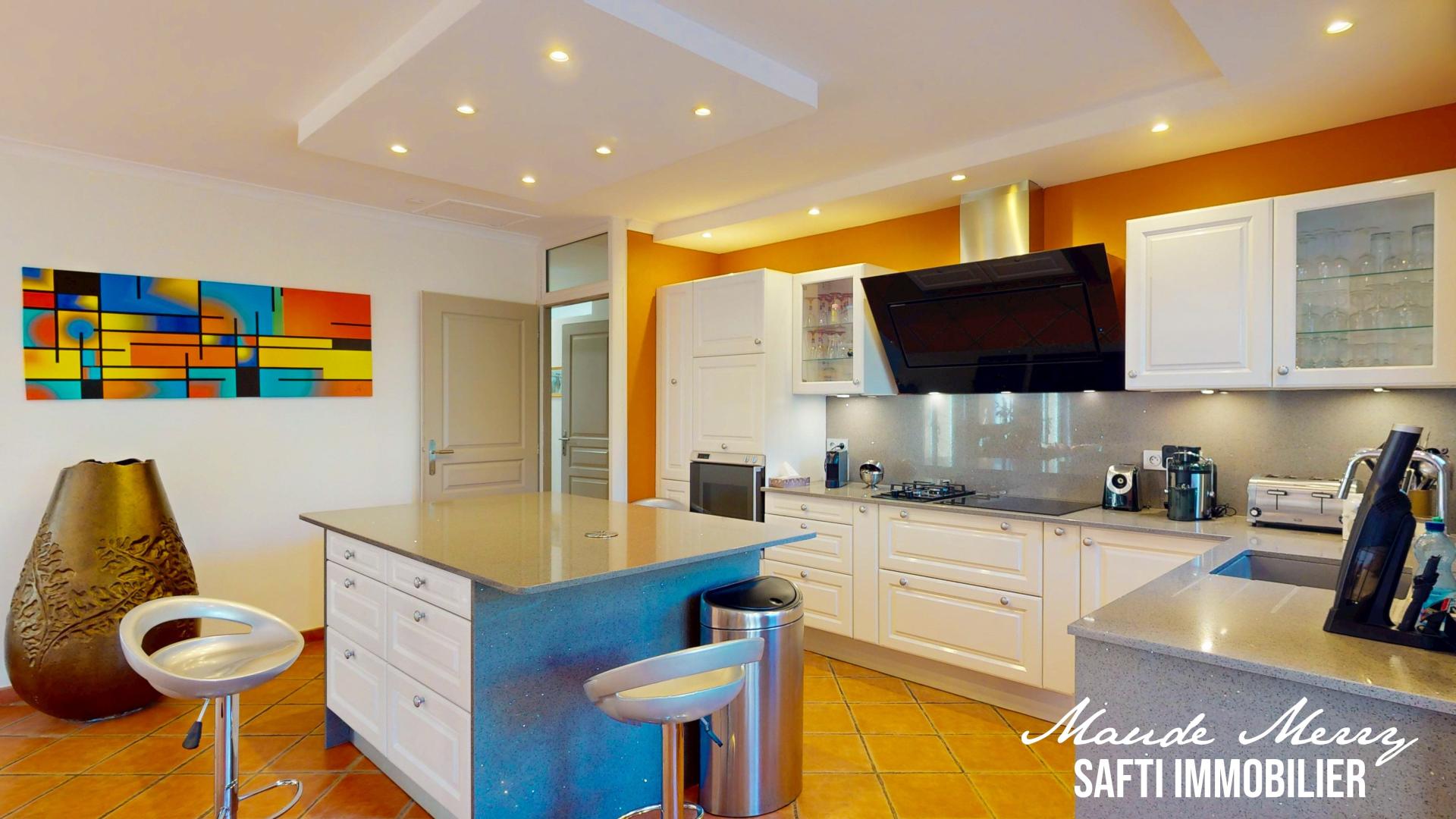 Photo 7 of the listing.