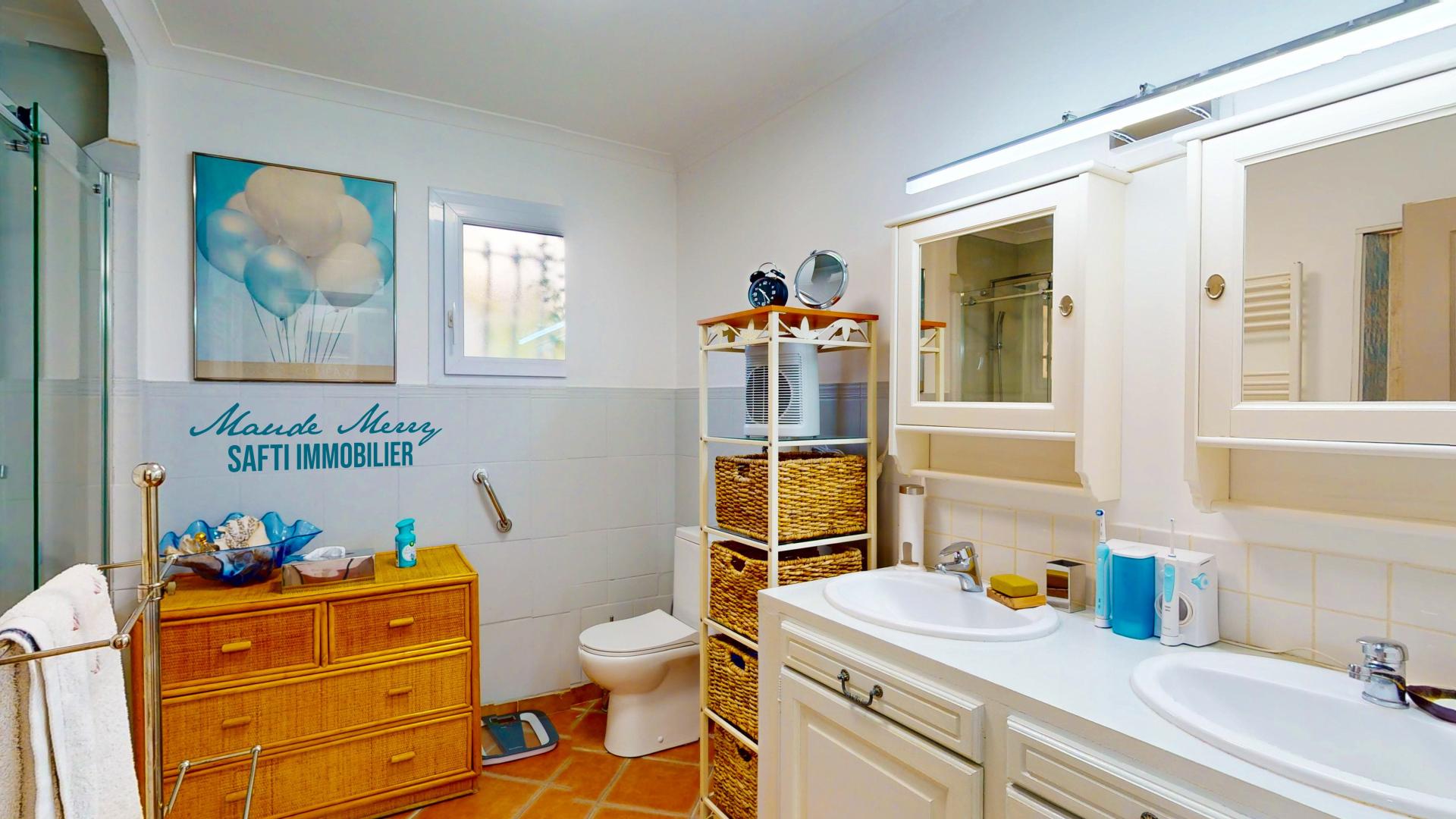 Photo 11 of the listing.