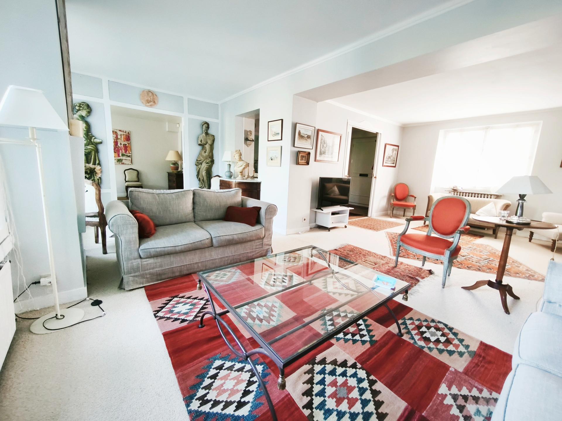 Photo 2 of the listing.