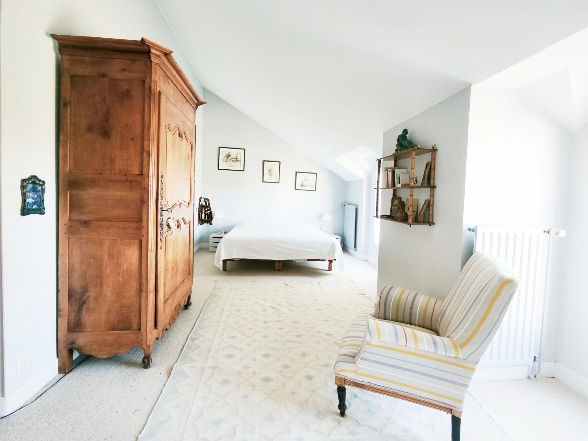 Photo 6 of the listing.