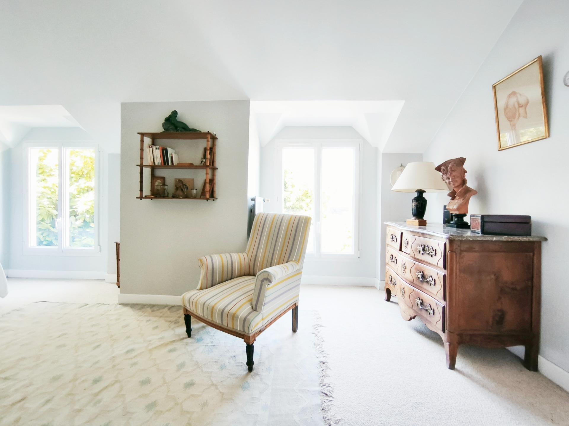 Photo 7 of the listing.