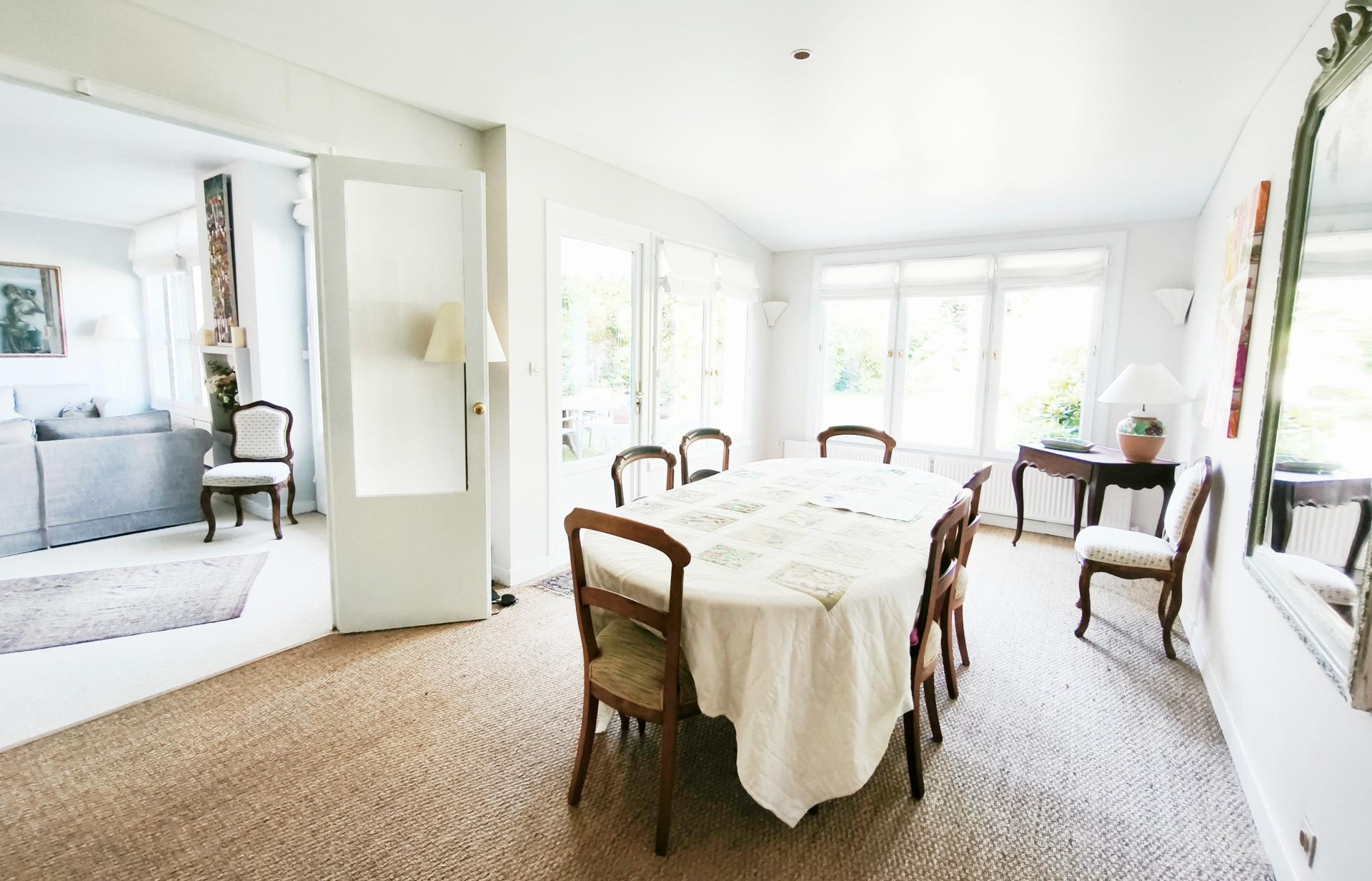 Photo 4 of the listing.