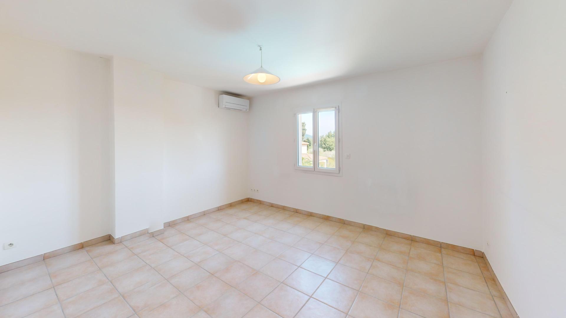 Photo 7 of the listing.