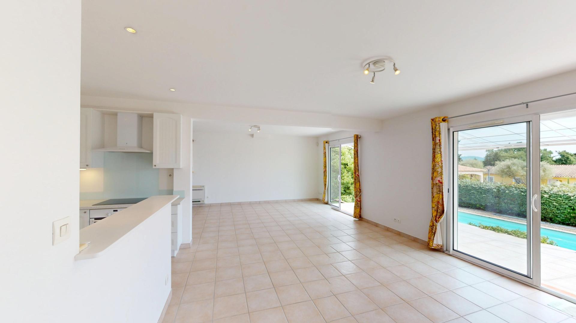 Photo 4 of the listing.