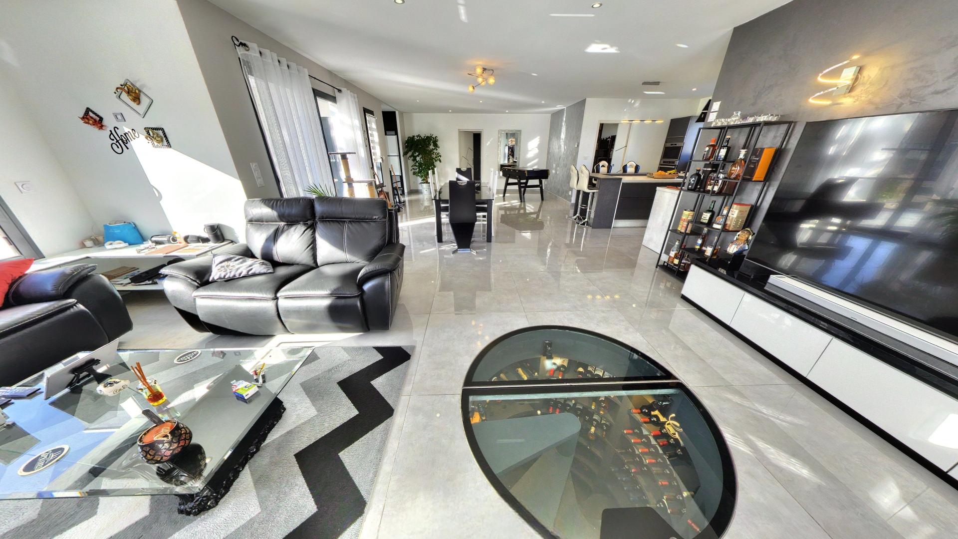 Photo 4 of the listing.