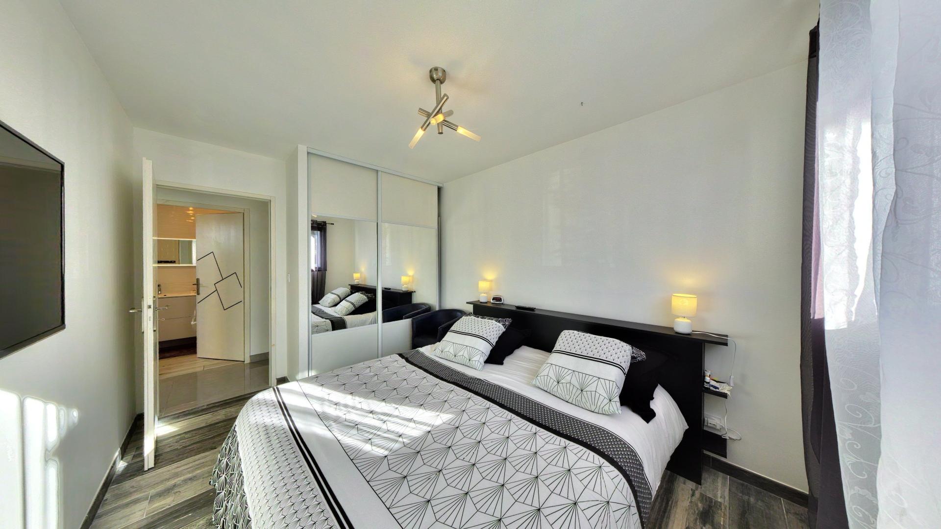 Photo 8 of the listing.