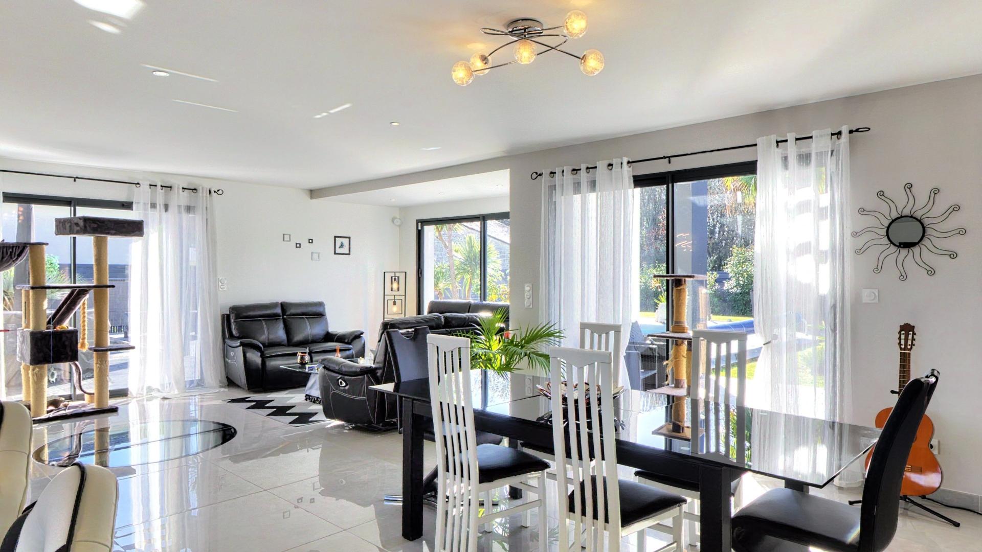 Photo 3 of the listing.