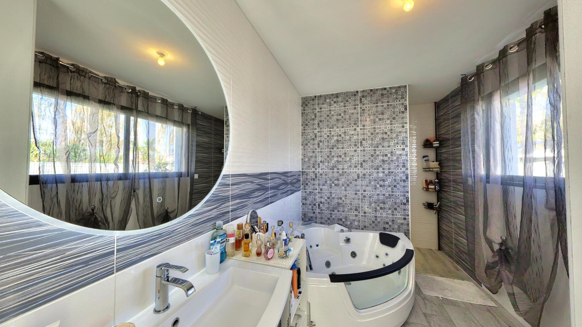 Photo 10 of the listing.