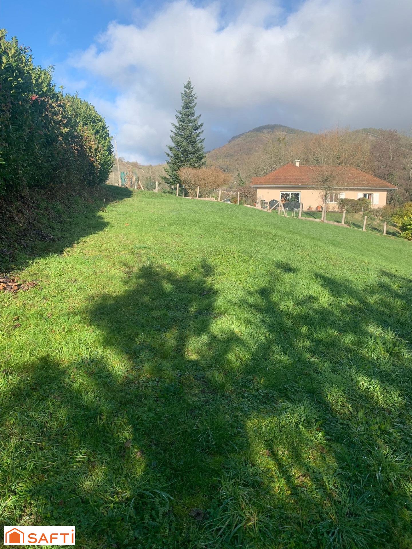 A vendre beau terrain constructible Commune ce Lucey