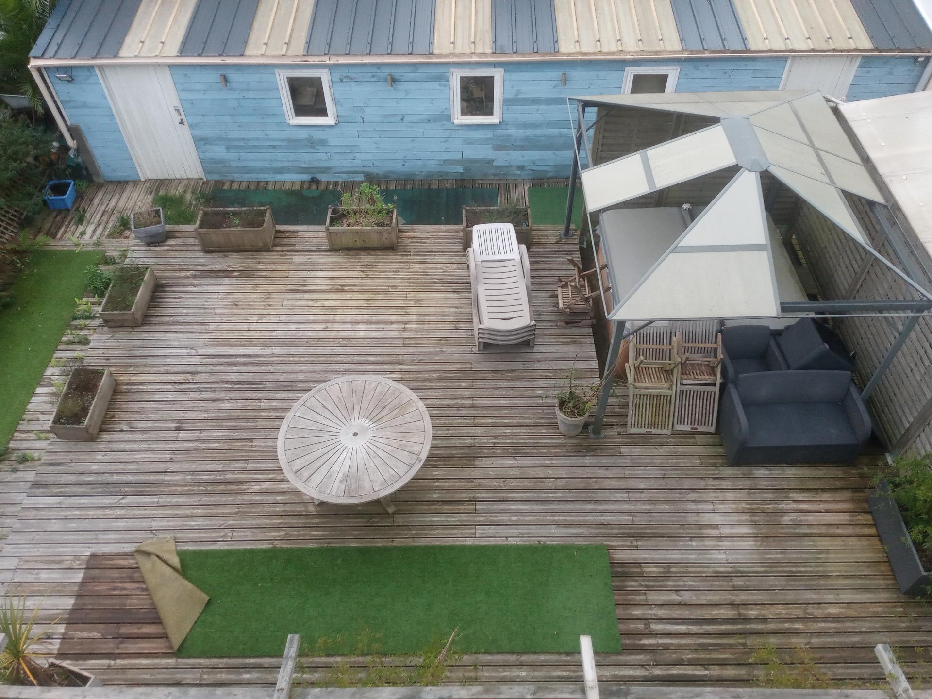 Photo 10 of the listing.