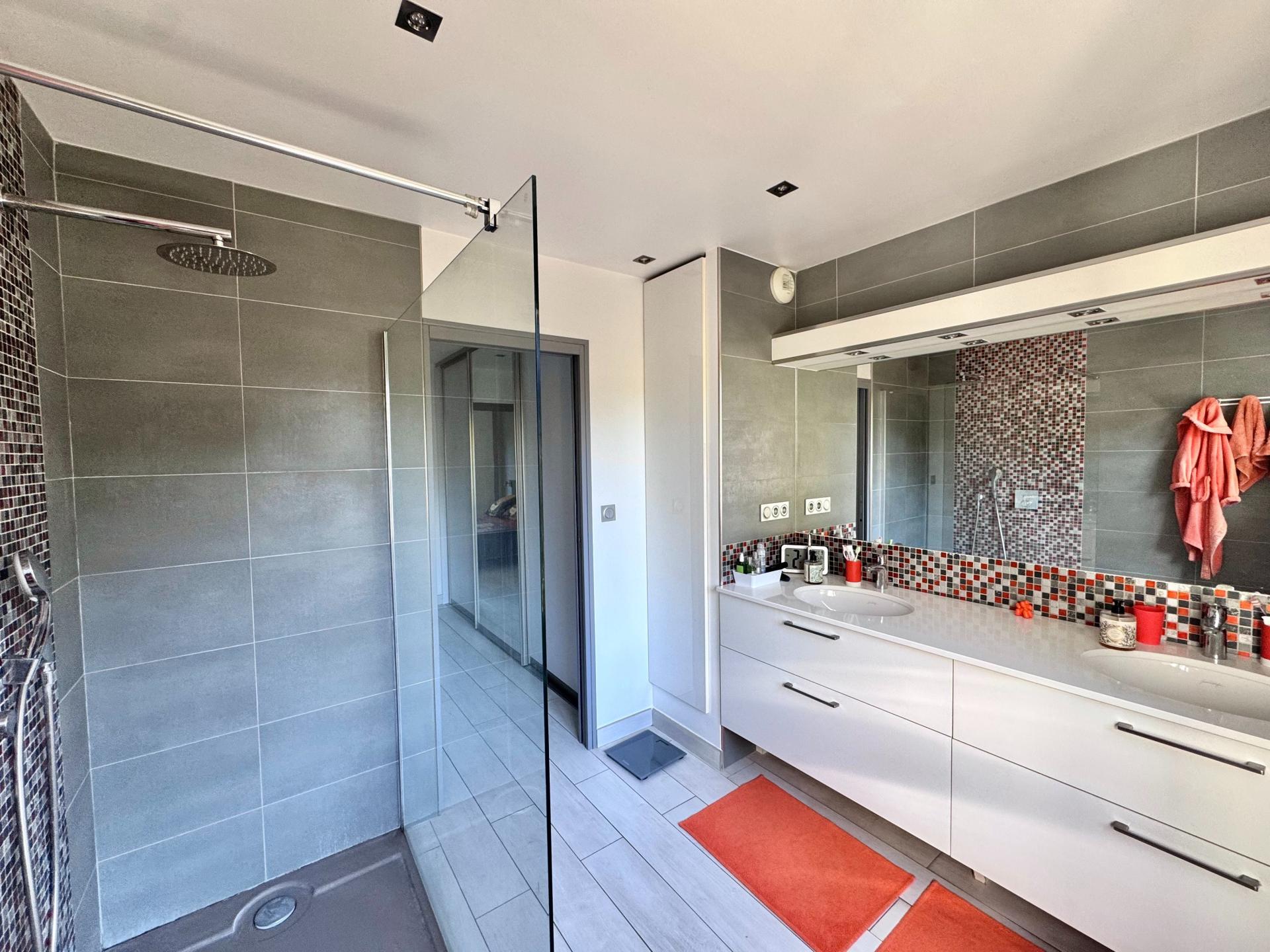 Photo 12 of the listing.