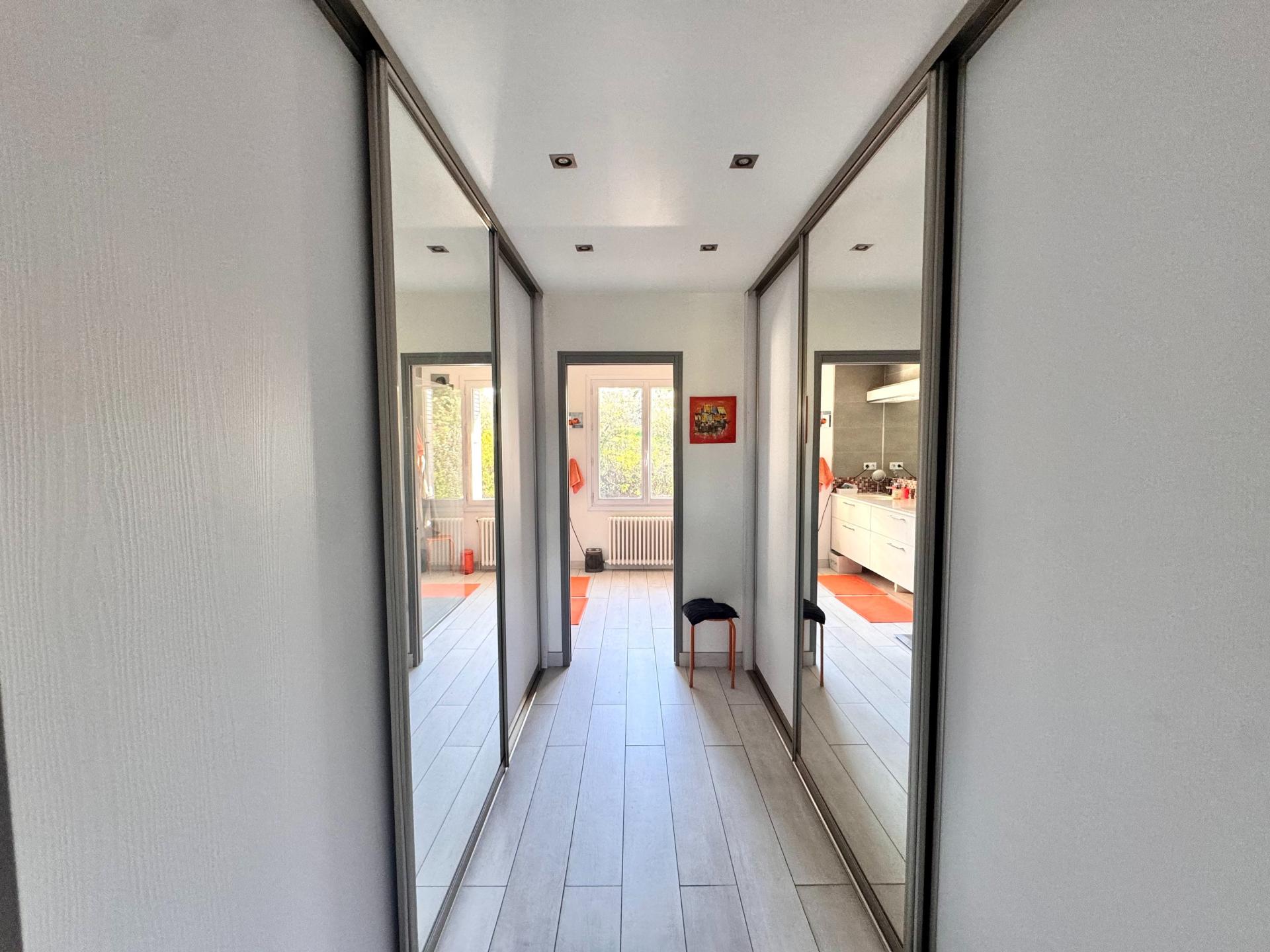 Photo 11 of the listing.