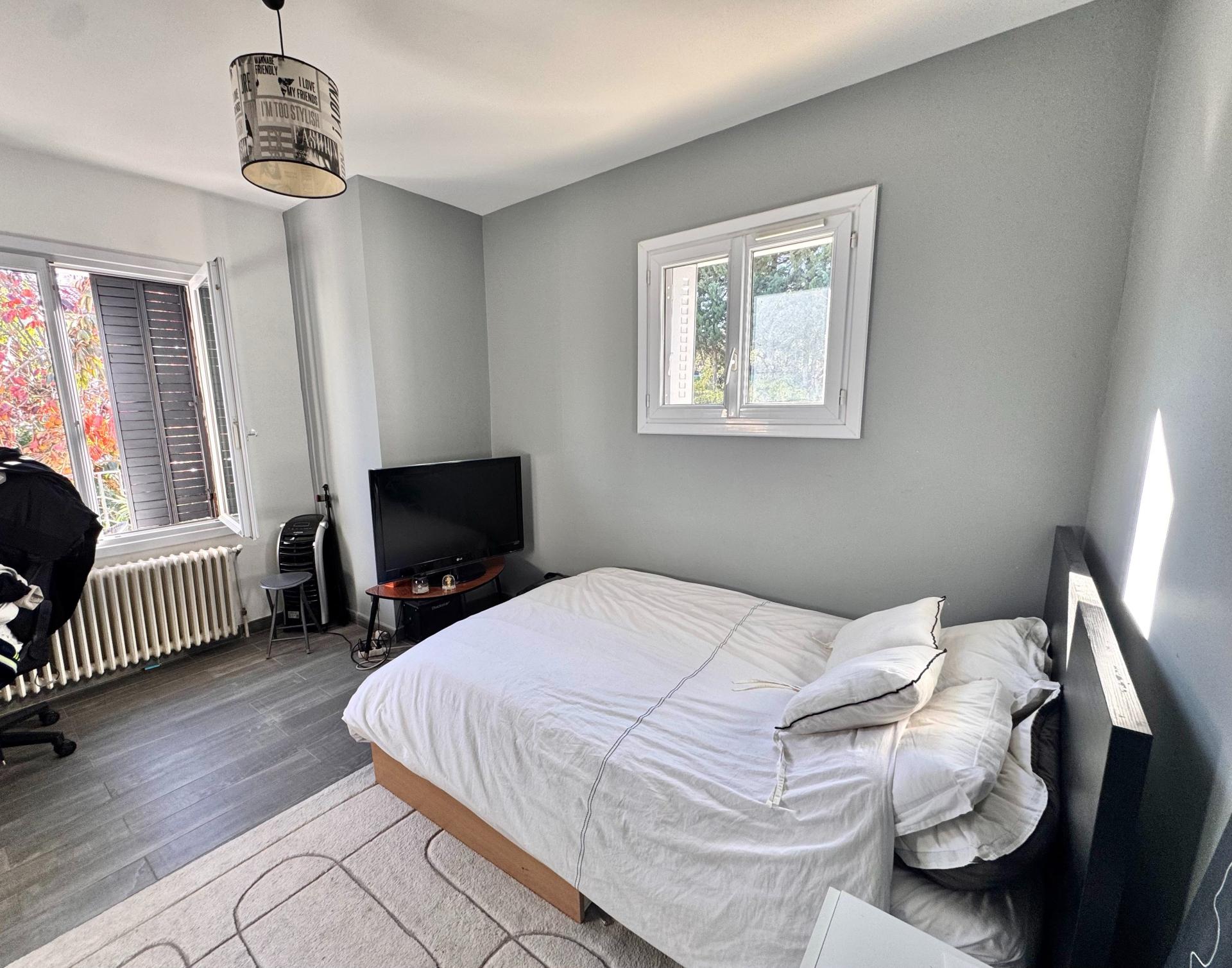 Photo 15 of the listing.