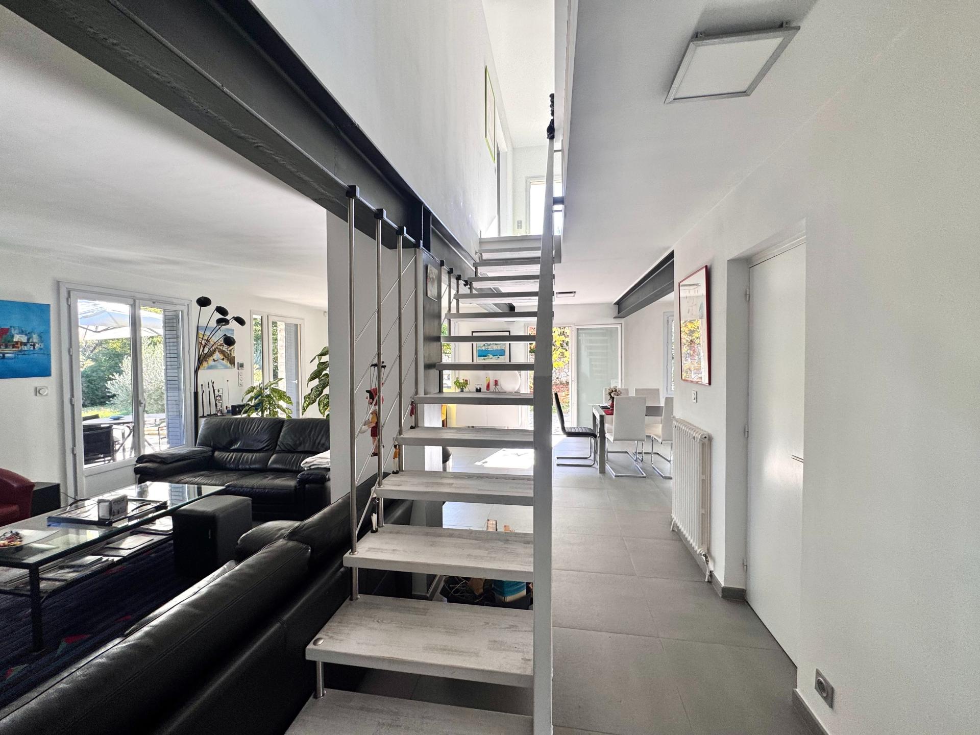 Photo 7 of the listing.