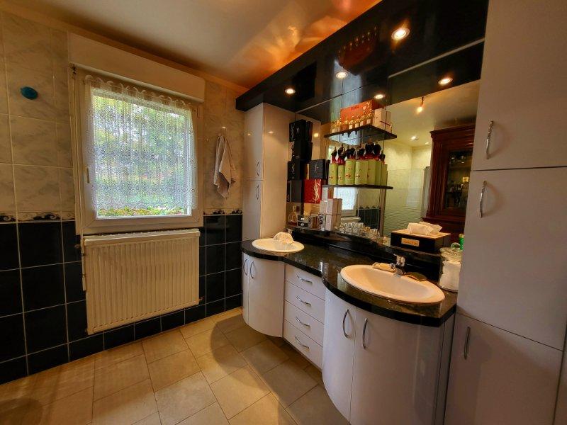 Photo 14 of the listing.