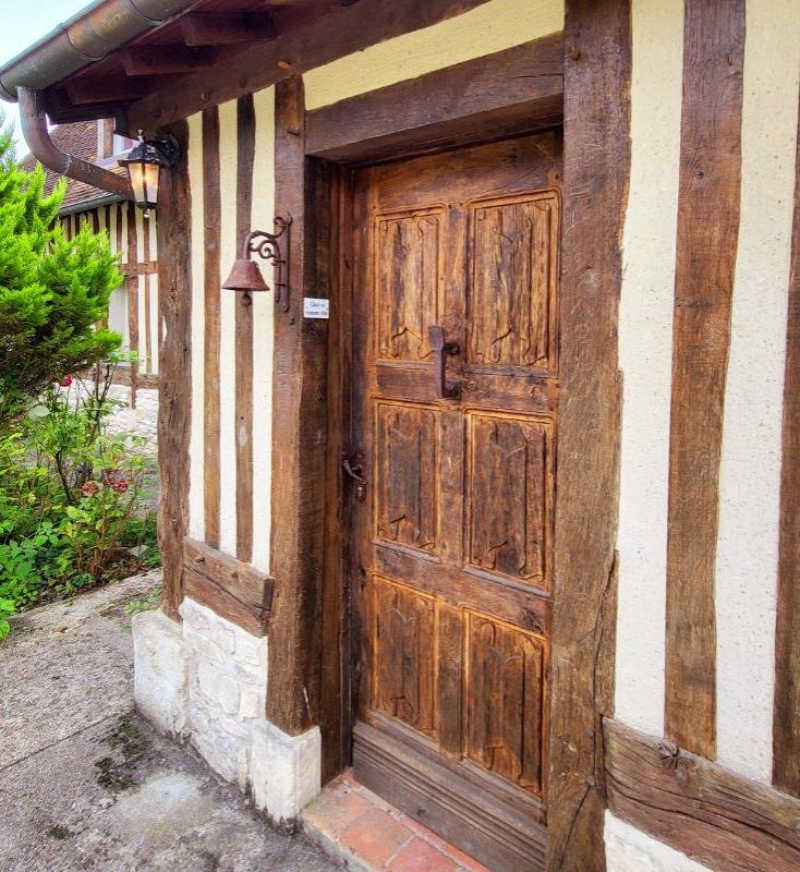 Photo 8 of the listing.