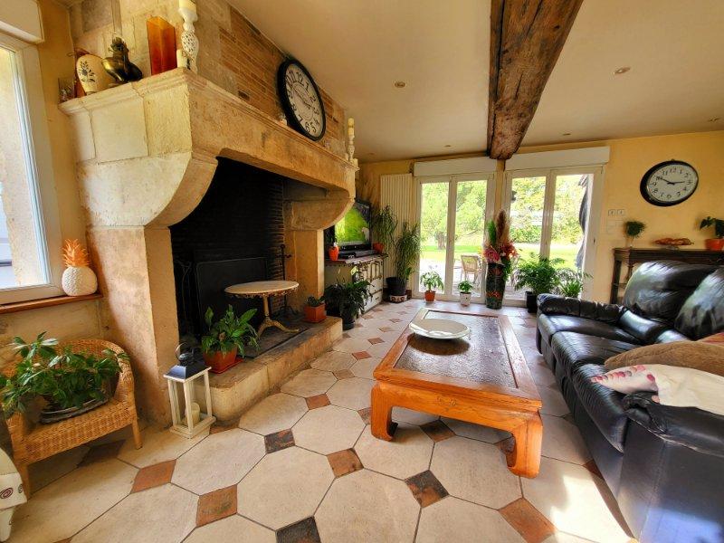 Photo 11 of the listing.