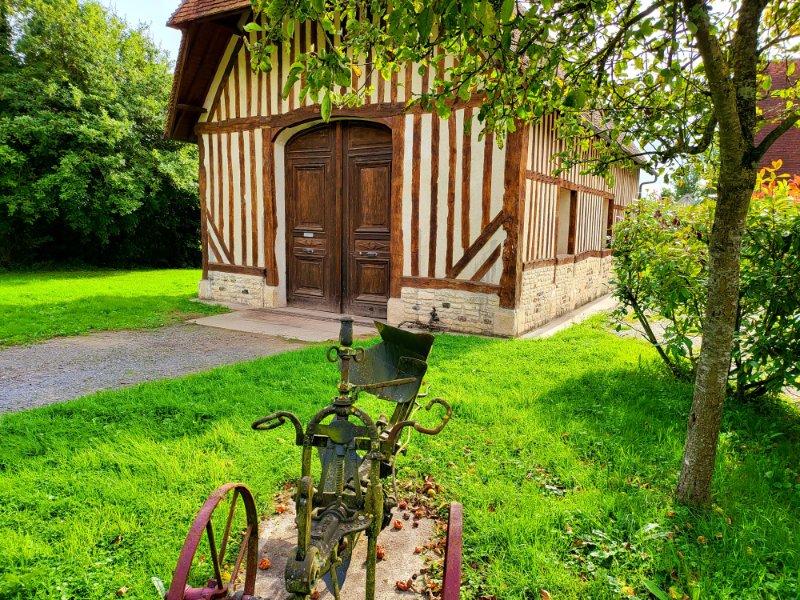 Photo 5 of the listing.