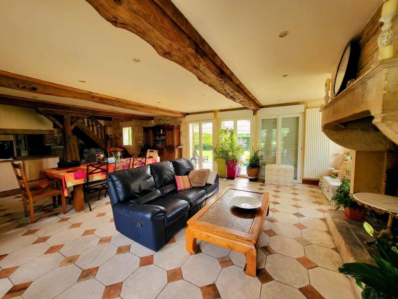 Photo 10 of the listing.