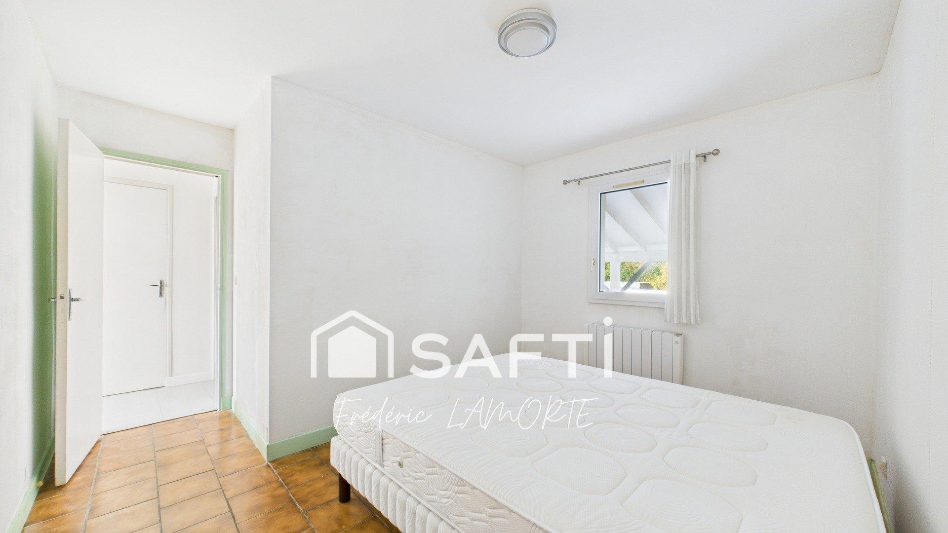 Photo 11 of the listing.