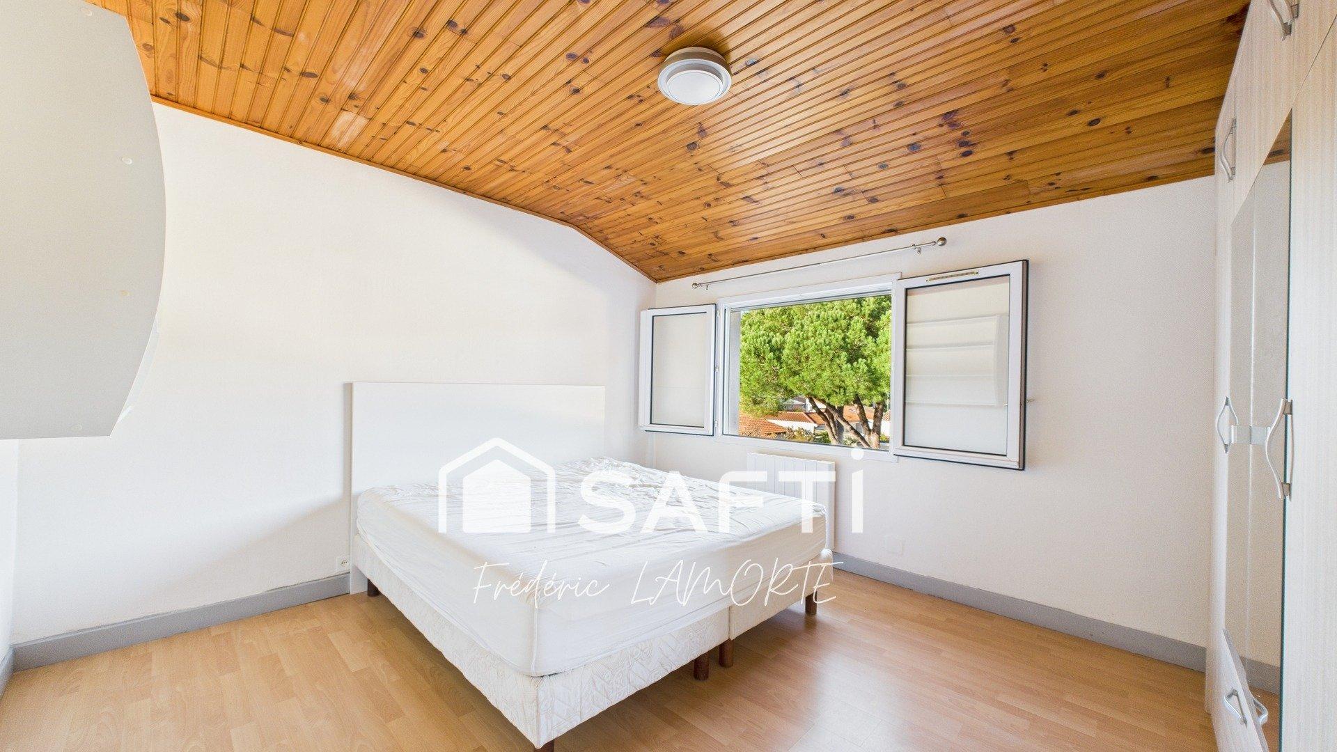 Photo 8 of the listing.