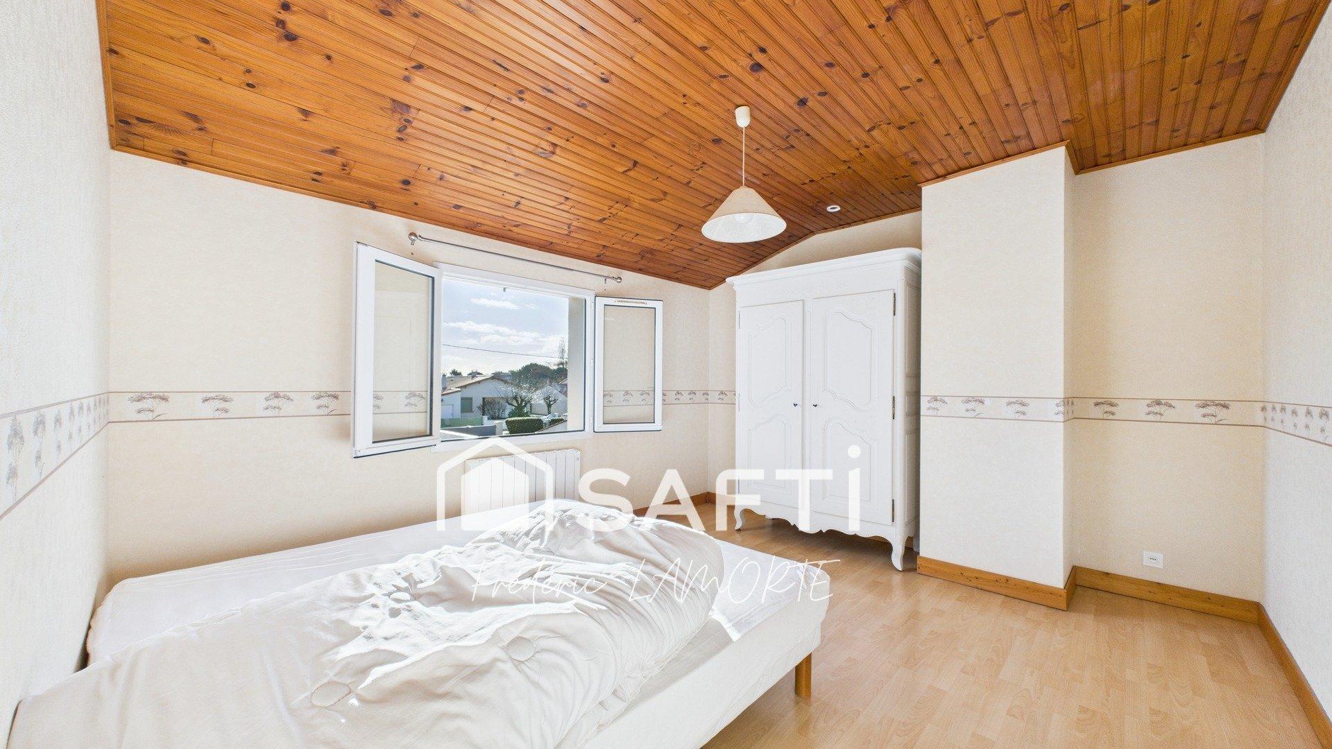 Photo 9 of the listing.