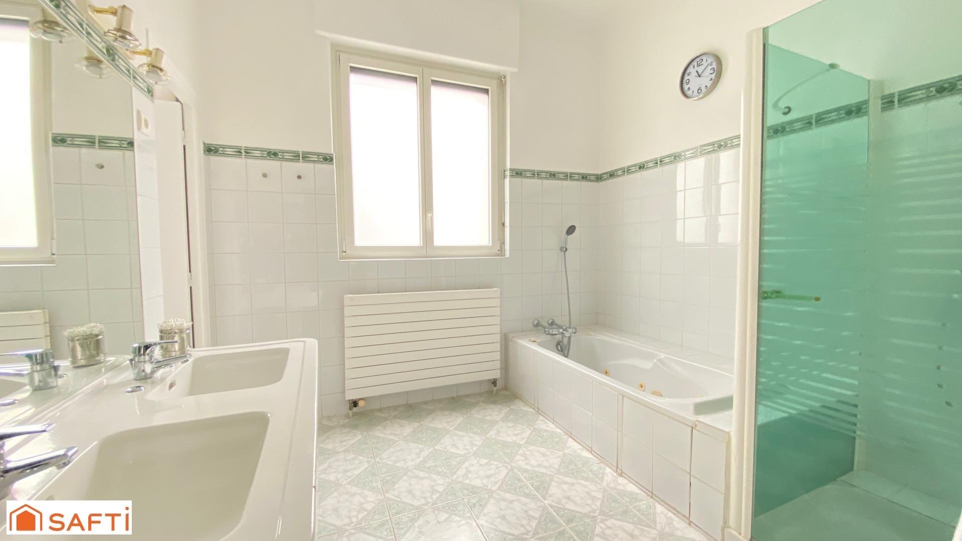 Photo 6 of the listing.