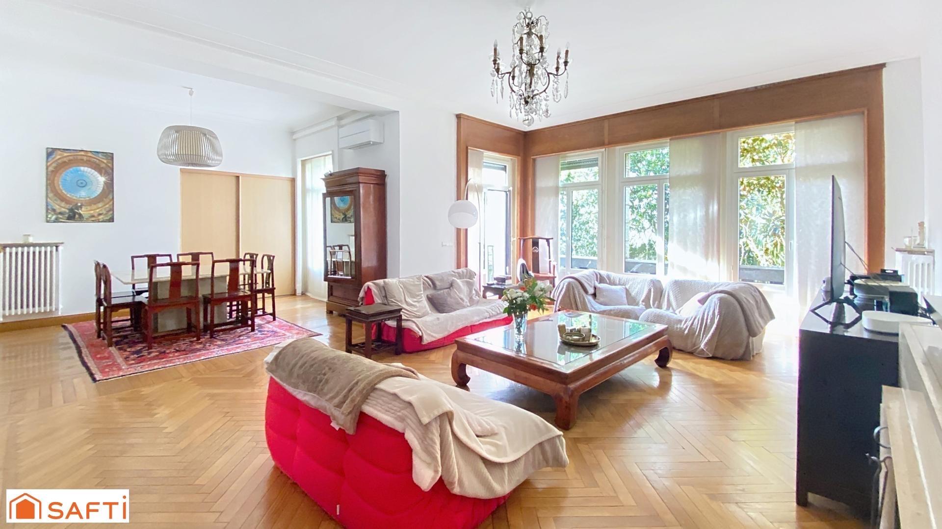 Photo 2 of the listing.