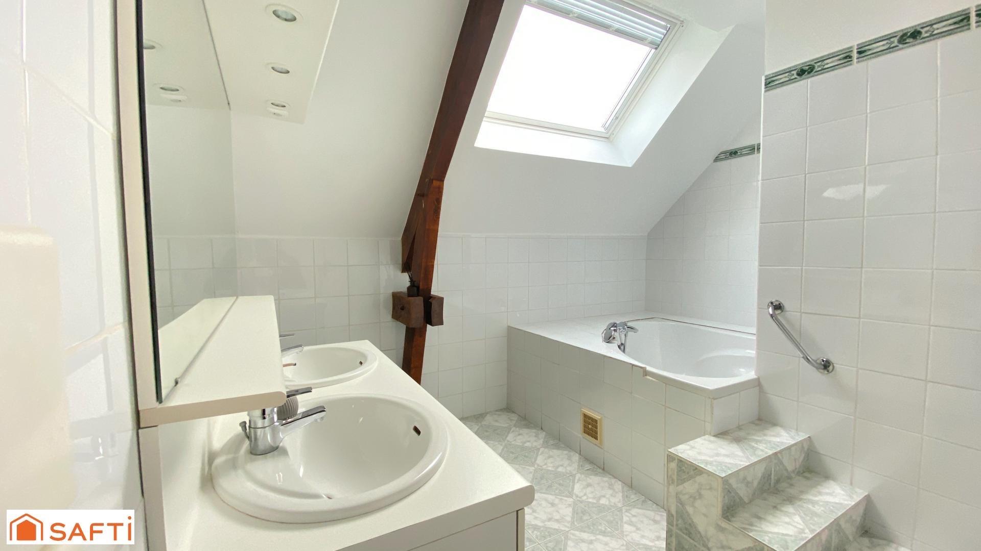 Photo 14 of the listing.