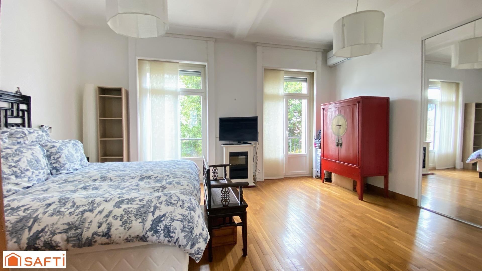 Photo 5 of the listing.