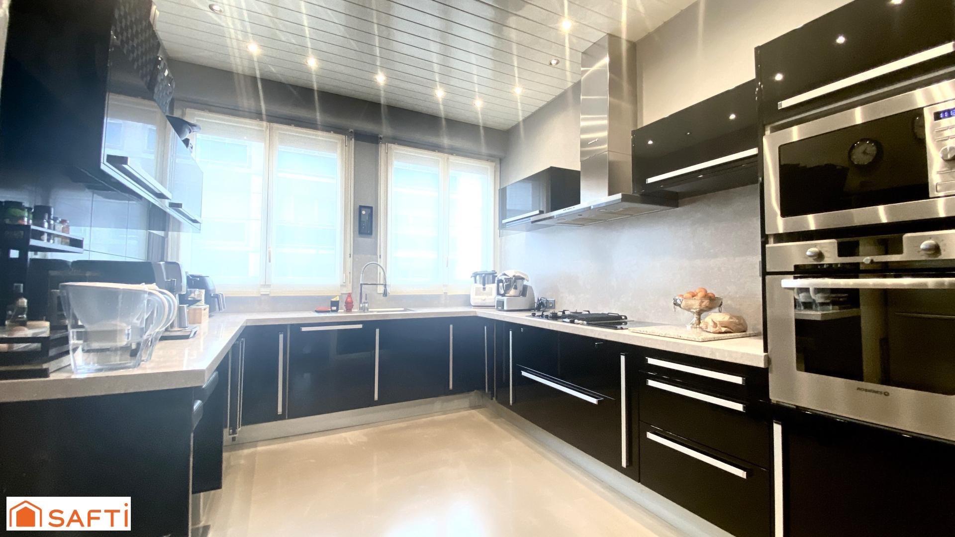 Photo 4 of the listing.