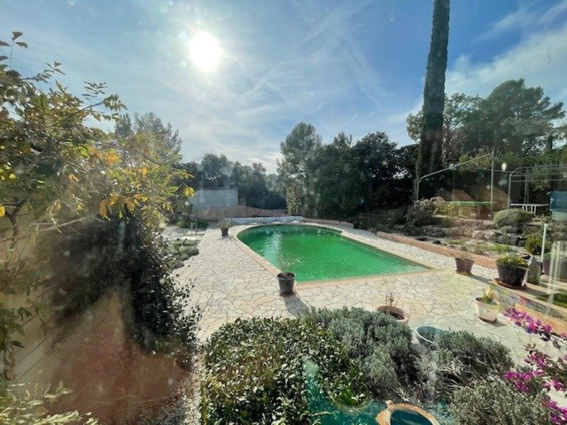 Photo 5 of the listing.