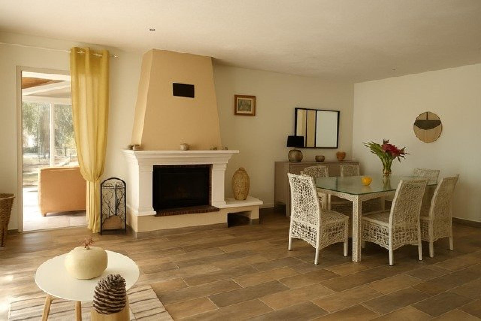 Photo 6 of the listing.