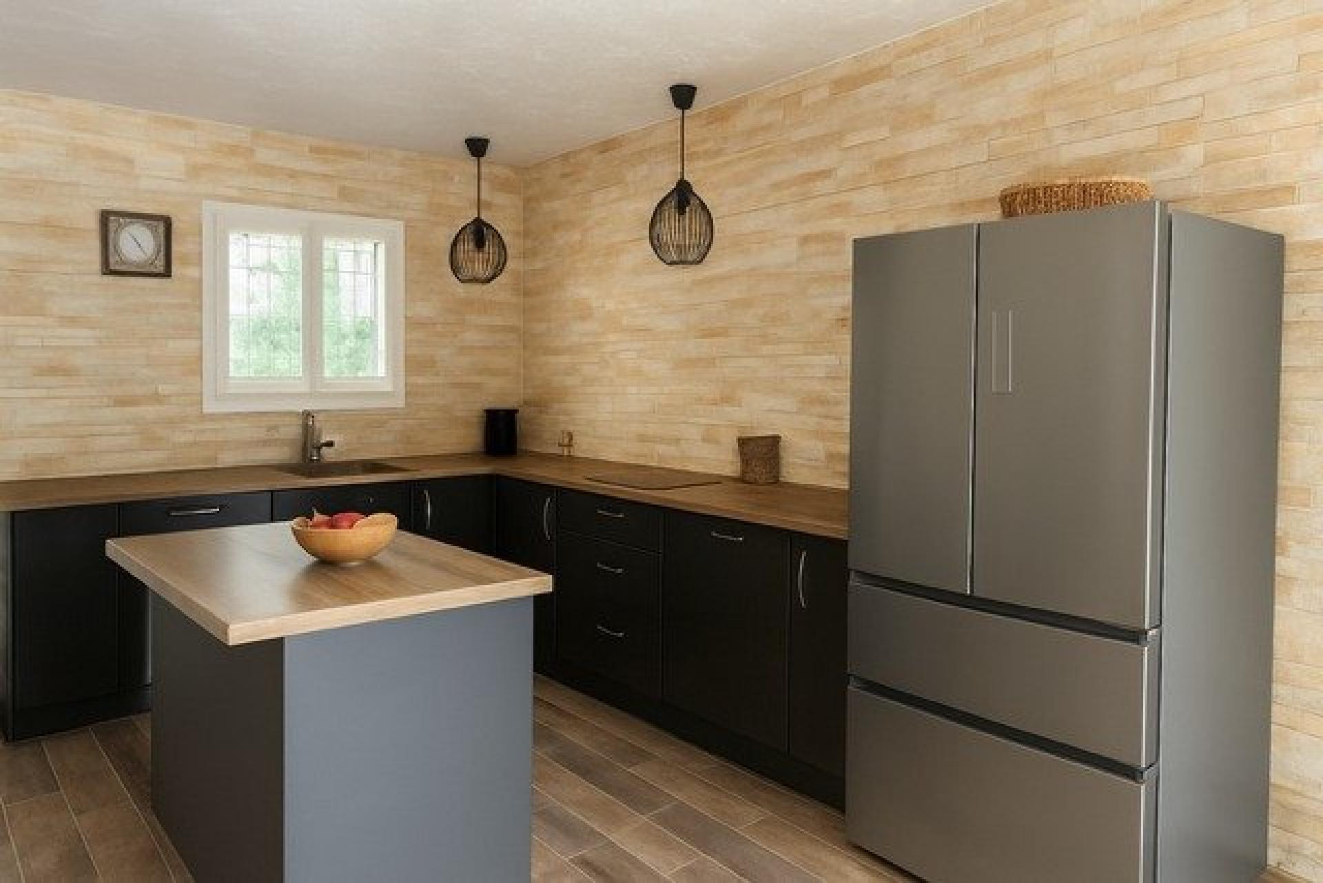 Photo 3 of the listing.