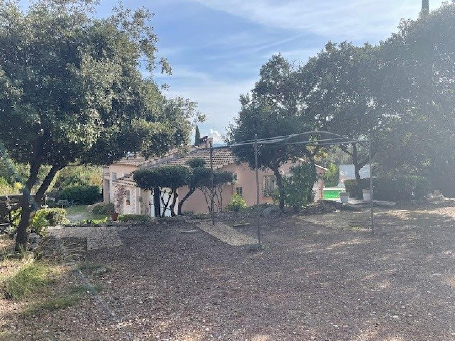 Photo 12 of the listing.