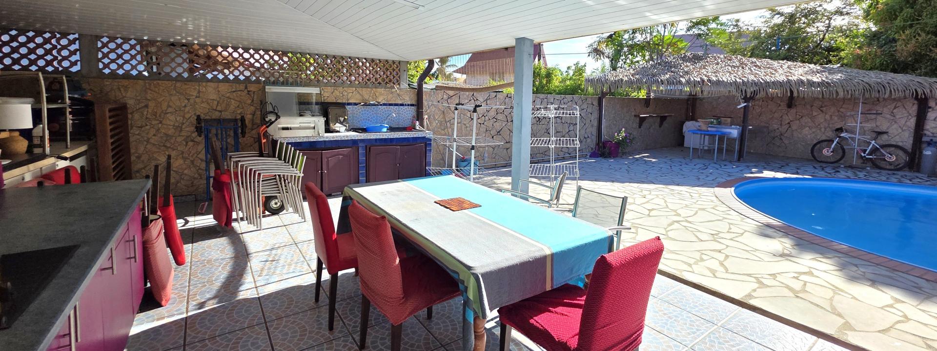 Photo 2 of the listing.