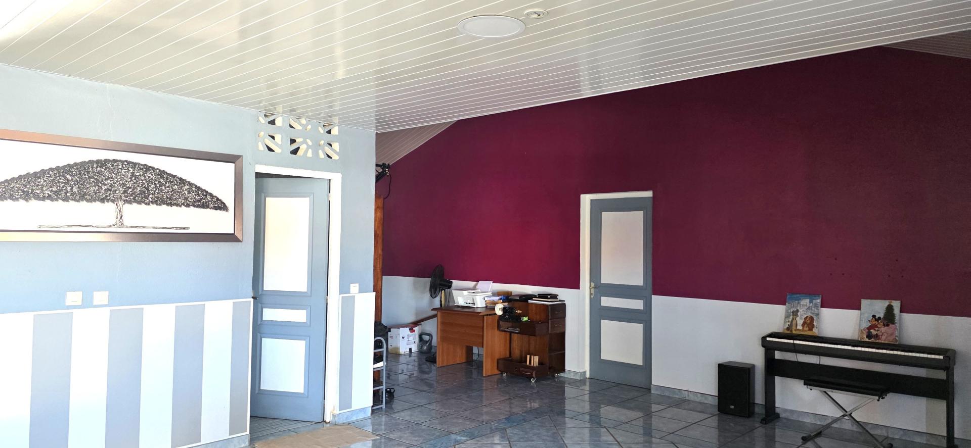 Photo 3 of the listing.