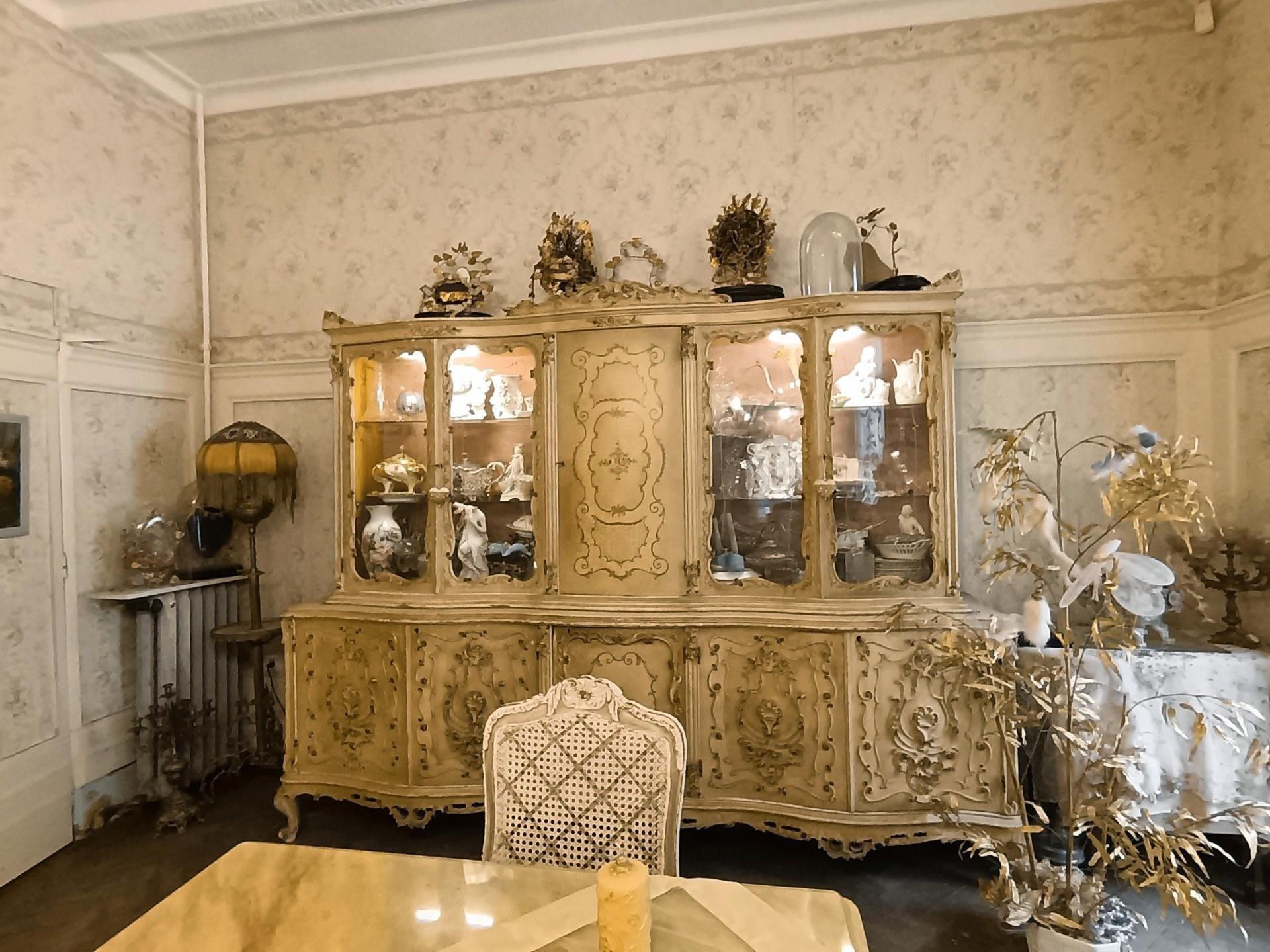 Photo 2 of the listing.